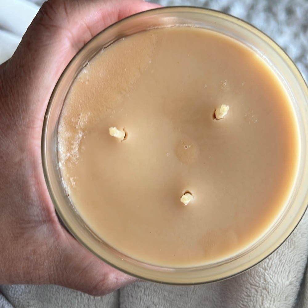 Bath & Body Works Sugared Snickerdoodle 3-Wick Candle - Picture 2 of 4